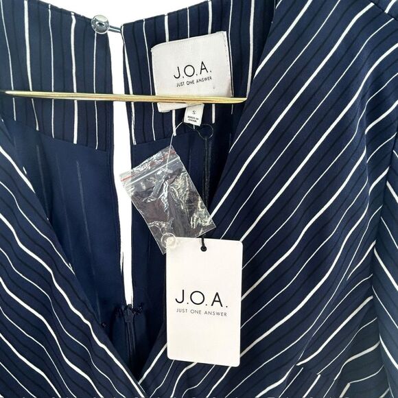 Revolve J.O.A. Women’s‎ S Short Sleeve Wide Leg Jumpsuit Navy Blue Stripe Belted - Picture 3 of 9